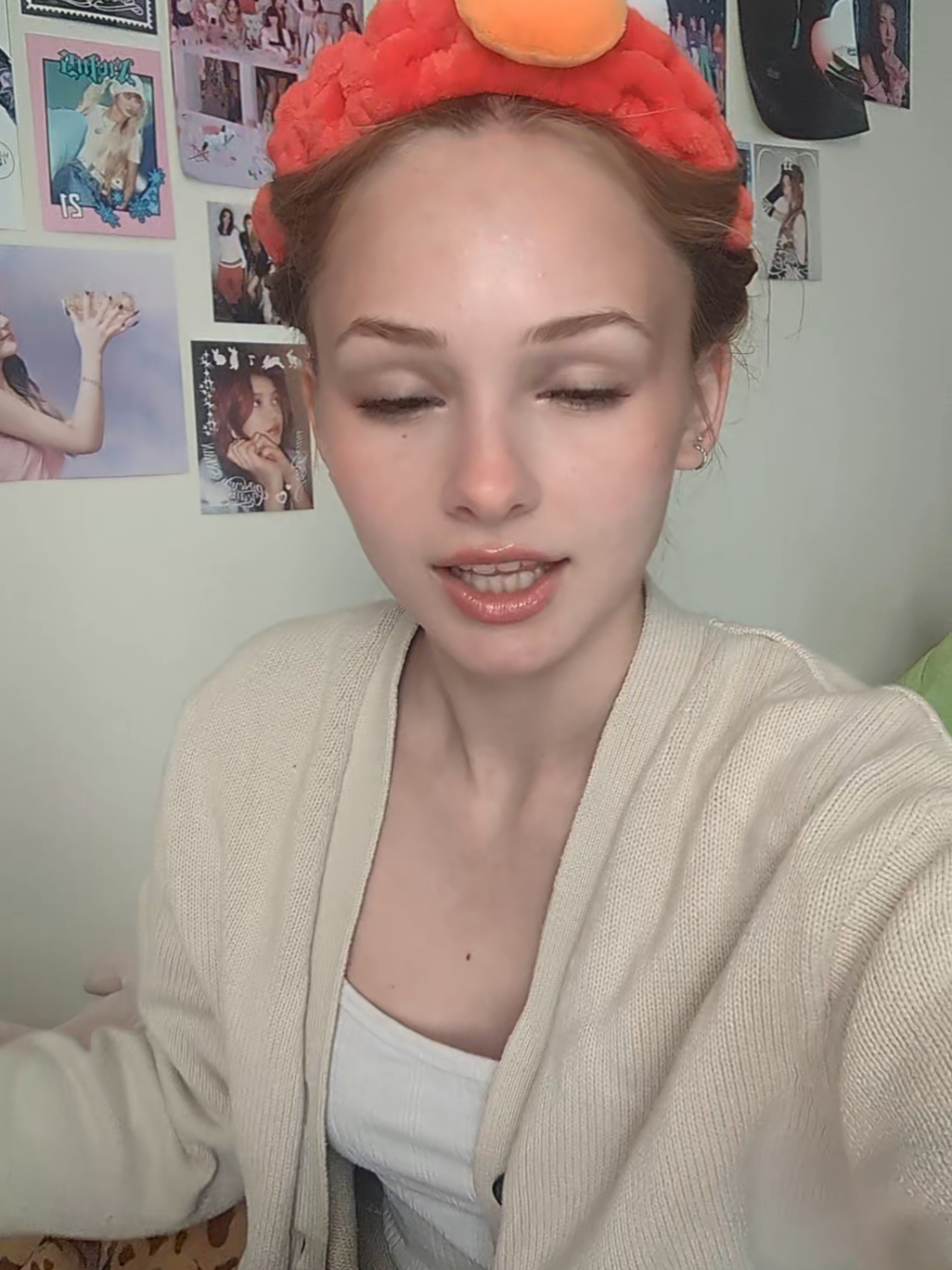 igNORE ELMO IN MY HAIR OKAY IDK HOW TO DO NORMAL CURLS THESE ARE THE ONLY ONES I CAN DO #fyp 