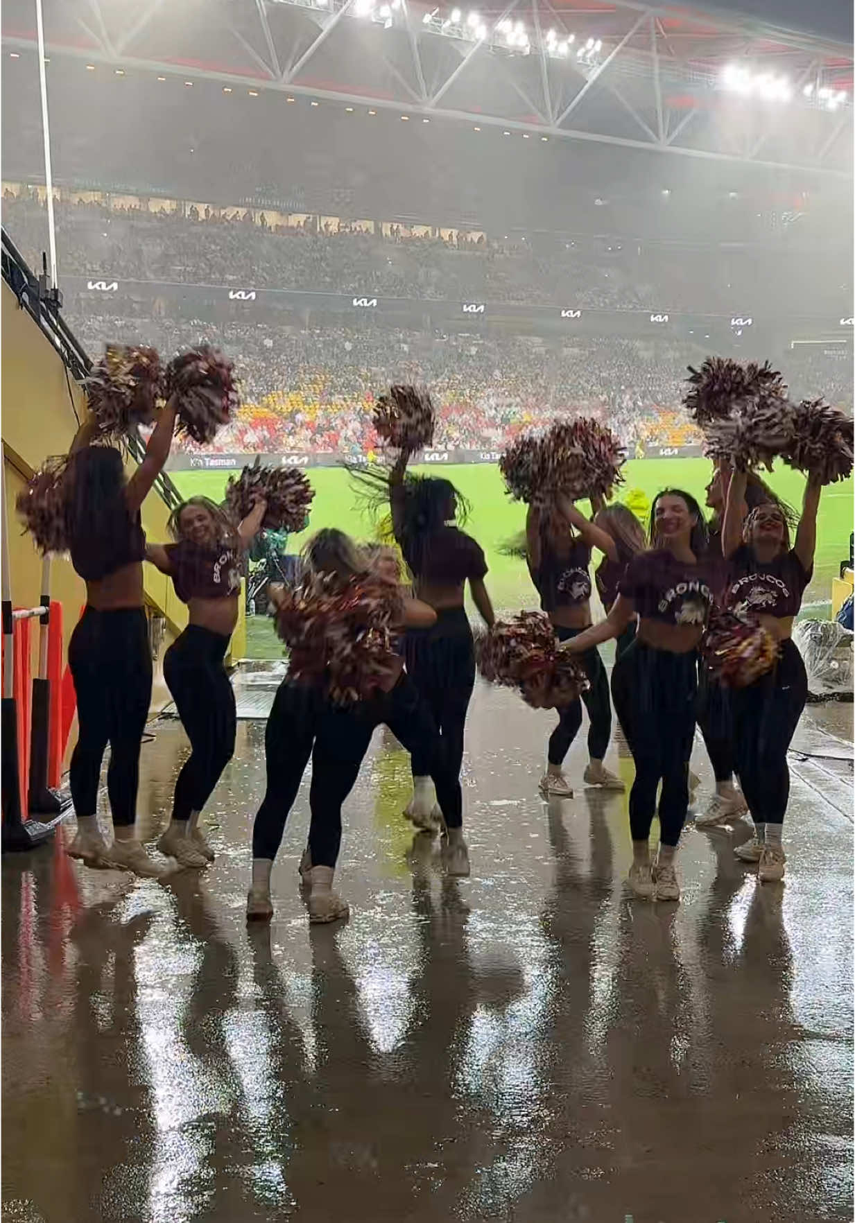 A wet weather win 😮‍💨😮‍💨 we are back baby! 🐴 #brisbanebroncos #bronxnation #nrl #brisbanebroncosdancesquad #nrlhighlights #nrltiktok #broncos #dancer #cheer 