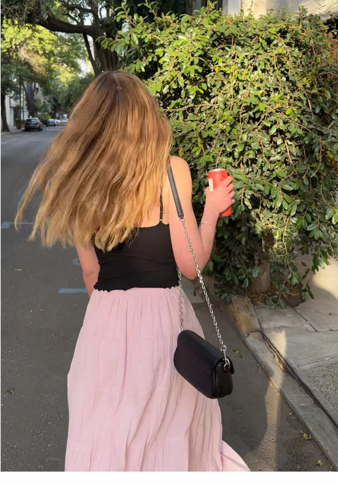 Que duele más: esto o pagar impuestos? 💰💔  ando tomando @drinkcapibara🫶 #sarcasmo #chiste #rechazo #ligar #humormexicano #mexicotiktok 