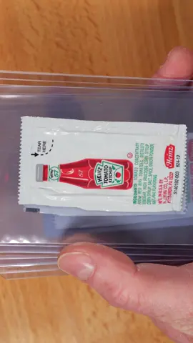 Heinz Ketchups #condiments #condimentpacketcollection #condimentpackets #tearhere #design #heinz #ketchup @heinz_us @heinzuk @hudsonstuffy @snaggletooth_mn @richgual_
