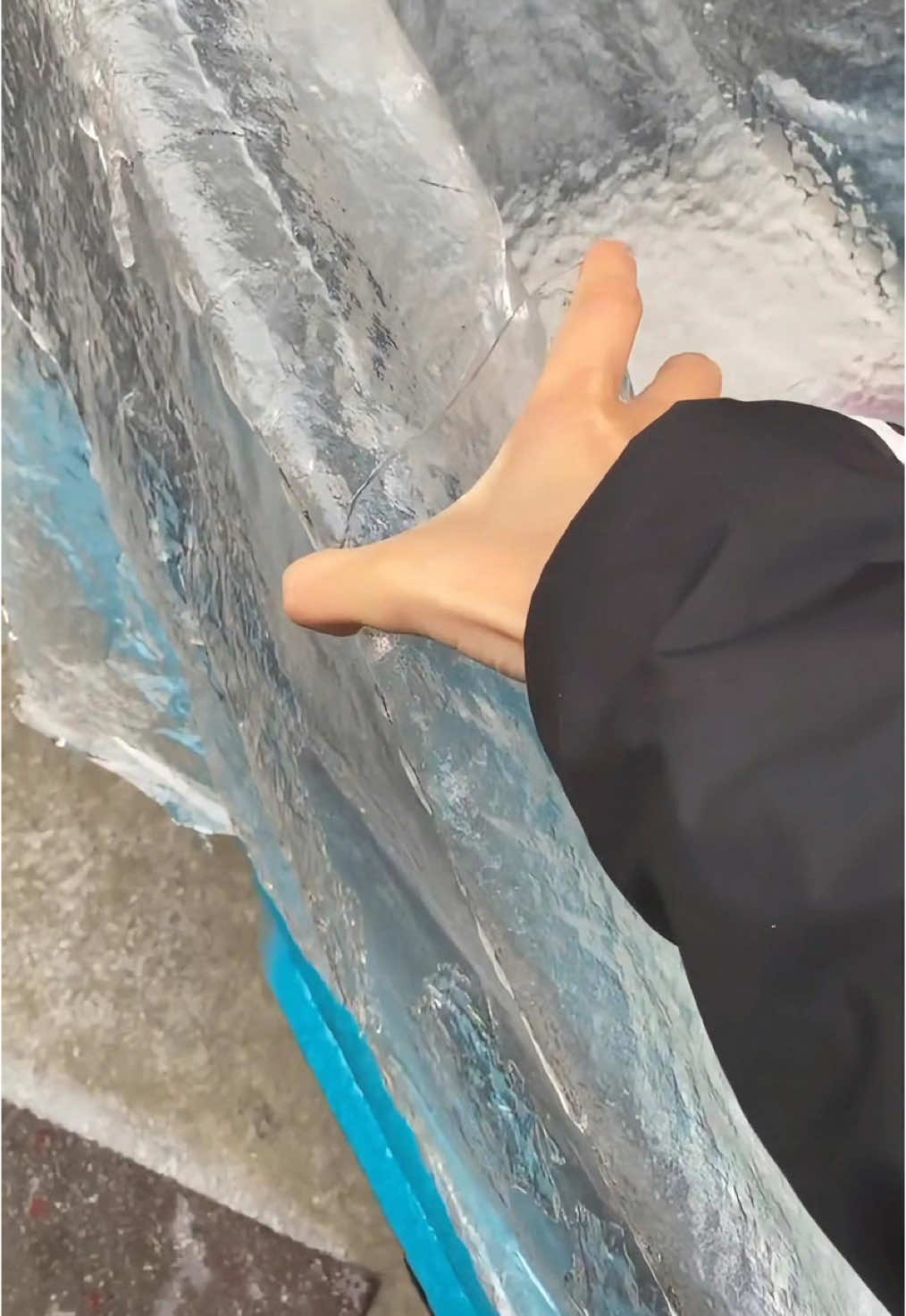 Playing ice is a very enjoyable thing #ice #satisfying #fyp #asmr #oddlysatisfying 