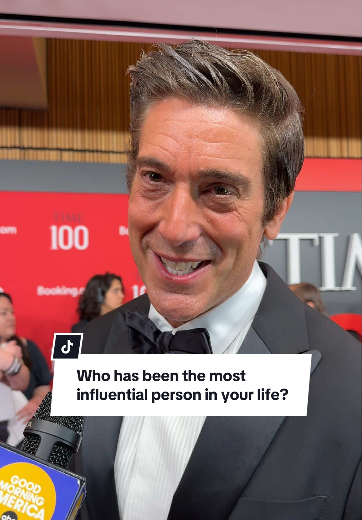 David Muir reflects on the people who have had an influence in his life, his early stages of his career and praises the legendary Diane Sawyer ❤️ #time100 #davidmuir #redcarpet #influential 
