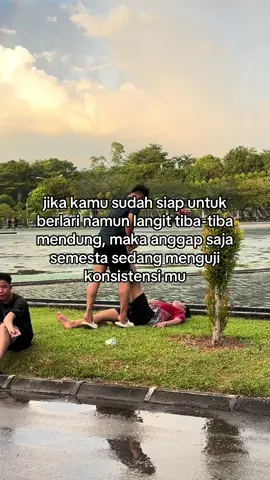 sepatu basah semua👏 #athlete #athletics #Running #pelarikonten #pelari #katakata #estetik 