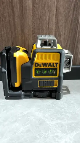Level up your DIY game！🔥 DeWalt‘s 12V Max Green Laser Lever = PERFECT LINES EVERY TIME💪 #dewalt #laser #carpentry #carpentrylife #powertools #viralvideo #TikTokShop 