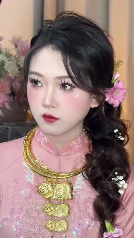 Chú rễ tới lâu quá cô dâu quạo lun #ninimakeup #xuhuong #makeupcodau #makeuptainha #makeupsaigon #bookmakeup #makeuptiec #makeupquan7 #makeupquan3 #makeupquan1 #makeupquan4 #makeupquan10 #makeupbinhthanh #makeupquan5 #makeupquan8#makeupcodaungaycuoi 