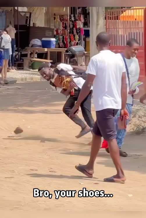 Bushman prank 😂🤣🤣 Their reactions are so funny #fun #funny #prank #bushman #scared #funnytiktok #haha #fyp #fypシ #foryou #viralvideo 