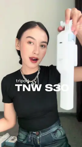 Nggak ada kameramen? Nggak masalah. Ada tripod ini, semua bisa kelar sendiri! Lighting udah include, tinggal shoot!😜 #tripod #tripodtnw 