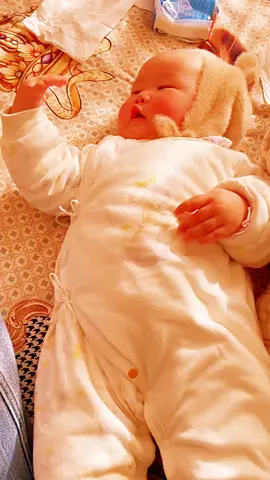 The most confusing behaviors of human babies😃#funnykidvideos #funnyvideos😂 #cute baby video #funnybabyvideos #funnykidsvideos #funnybaby #funnykids #babyvideo #babytiktok #babyviral #babyviraltiktok #funnybabyvideoslaughing