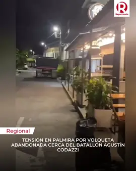 Las autoridades mantienen acordonada una amplia zona en los alrededores del Batallón Agustín Codazzi, en Palmira, Valle del Cauca, tras el hallazgo de una volqueta abandonada en inmediaciones de la unidad militar. El vehículo, que fue dejado en un punto cercano a las instalaciones castrenses, está siendo inspeccionado por personal especializado en explosivos. La alerta fue emitida generando preocupación entre residentes y transeúntes del sector. De inmediato se activaron los protocolos de seguridad, incluyendo el cierre del perímetro y la evacuación preventiva de algunos inmuebles cercanos.
