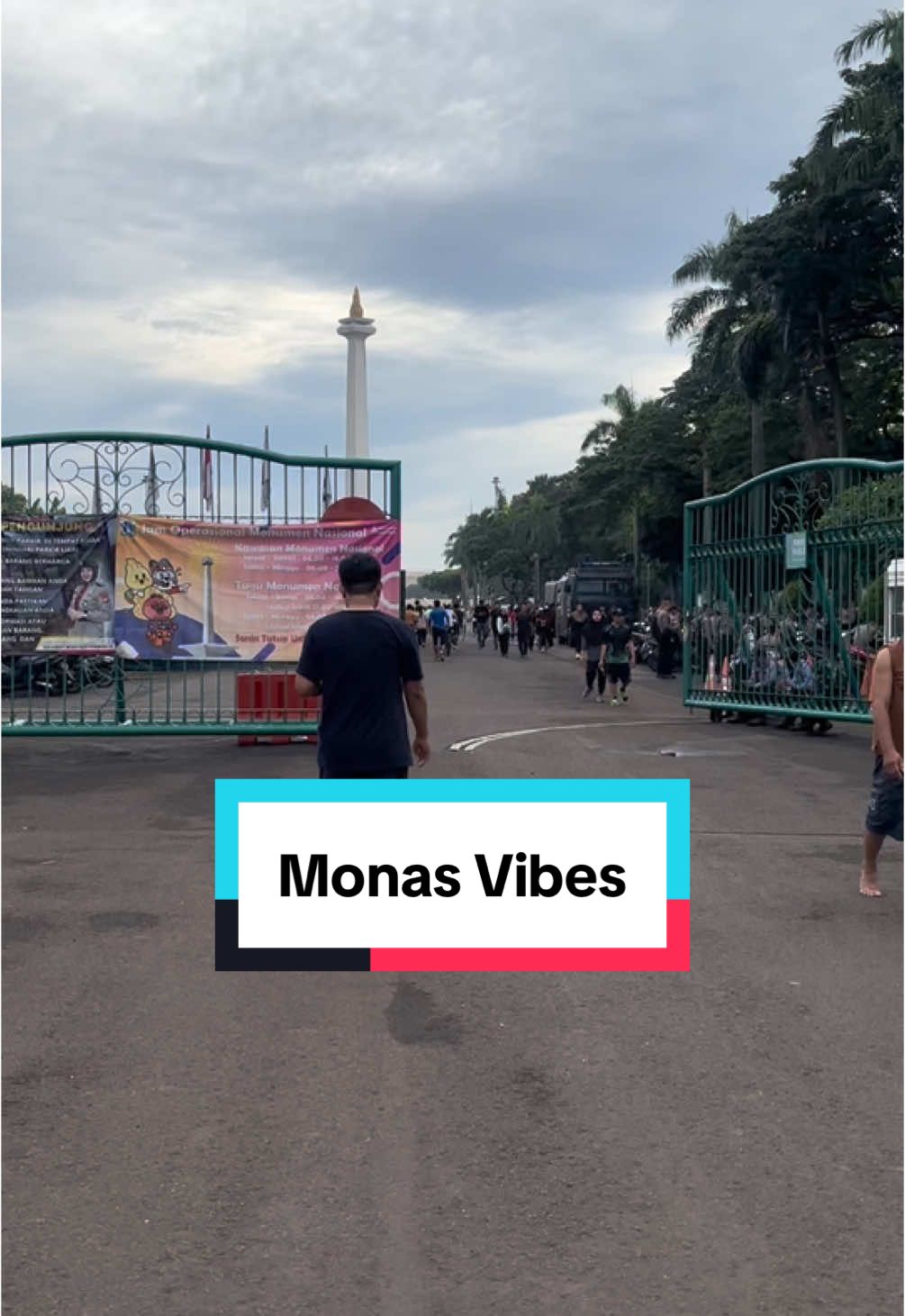Bagian 82 | Video mentahan suasana pagi hari di monas buat prank story wa, ig. Suasana weekend di monas bnyak yg melakukan aktivitas olahraga. #jakarta #mentahanvideo #monas #prankstory #fypjakarta 