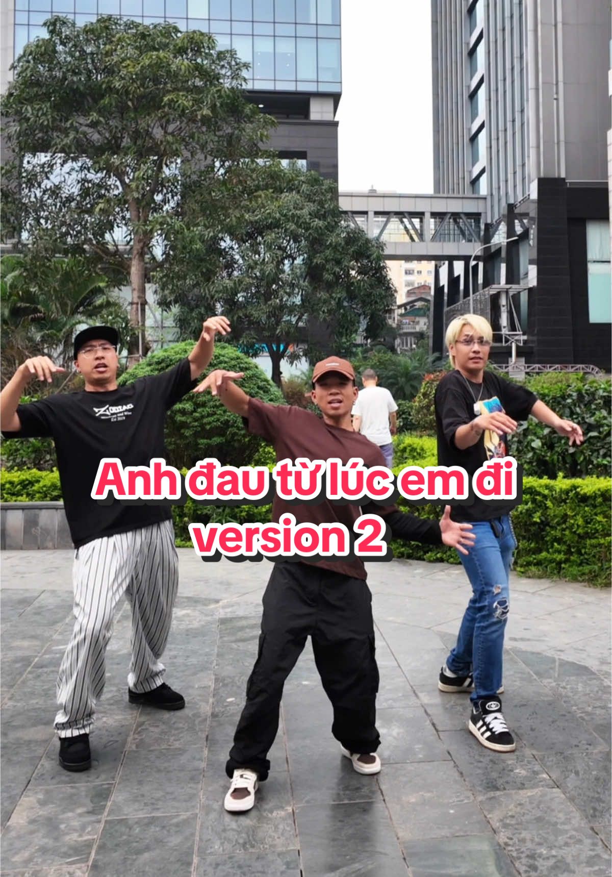 Em nào đi làm 3 anh em tôi đau đến version 2 rồi đấy, mng thích ver 1 hay 2 ? ☺️ @Tùng Phương Vũ @Trung.X #ckanimation #hoaduccong #tiktokdancevn #dance #popping #vietnam 