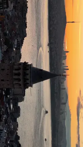 Galata Tower - İstanbul 🇹🇷 #istanbul #turkiye🇹🇷 #fyp #viralll #explore #trendingvideos #turkishseries #turkishdizi #muzik #kesfet #galatatower 