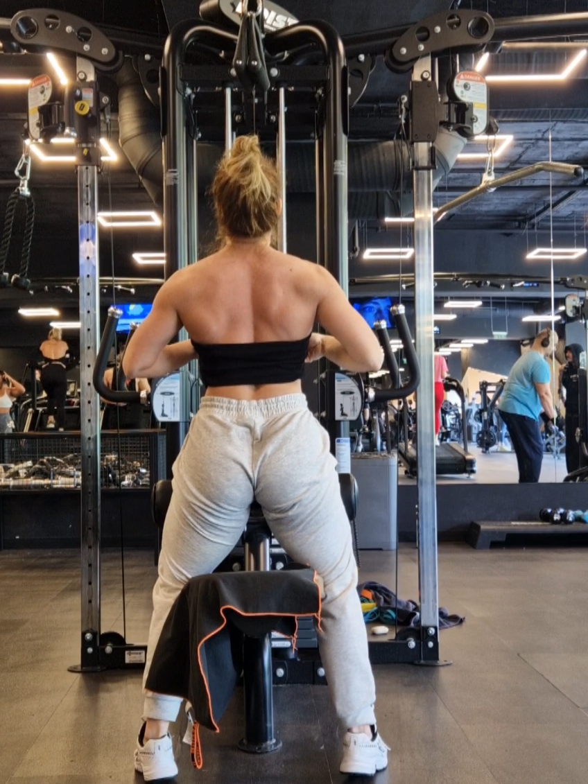 Good morning!🏋️‍♀️#brazil #romania #habibi #virał #gymmotivation #gym #viral_video #foryоu #Fitness #fyp #viralvideotiktok #foryoupage❤️❤️ #viral_video #fouryourpage #foryоu #5pasidebine 
