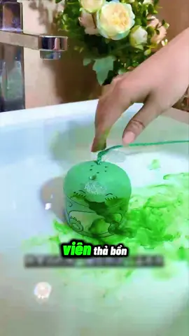 Lọ gì mà thả vô toilet lại khiến tui muốn... xả nước hoài không chán?! #vienthaboncau#tienichgiadinh#mẹbimsua#kienreview #songkhoemoingay#xuhuongtiktok#viral