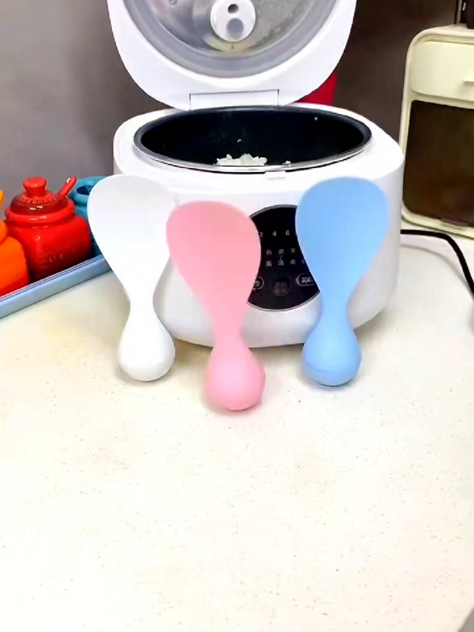 You can try this tumbler rice spoon. Non-stick rice spoon, you can stand on the table after use, clean and sanitary. # good things in the kitchen#fyp #goodthing #tiktokshop #fouryou 
