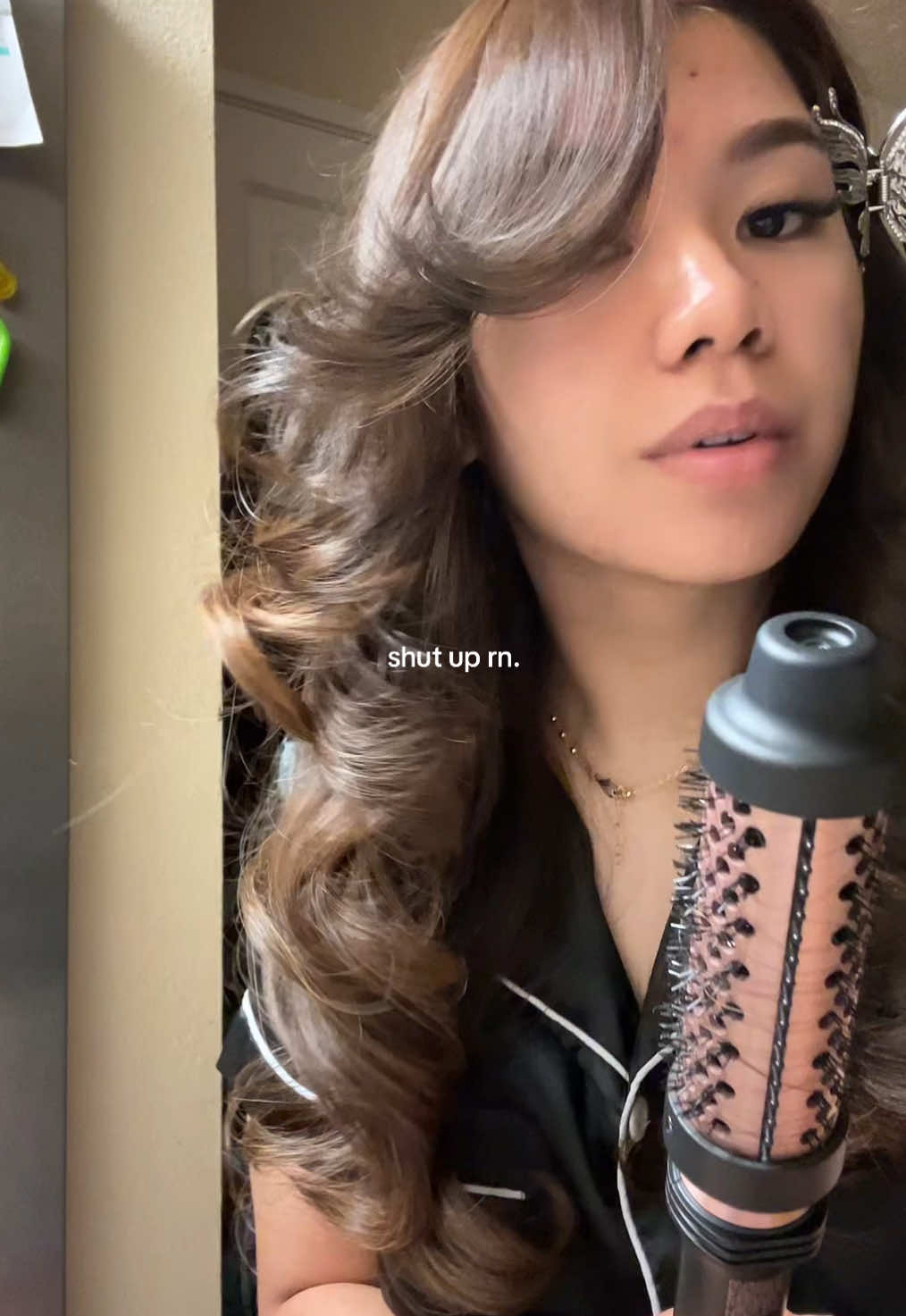 cleaning out my drafts by dzamnnn MY THERMAL BRUSH ALWAYS EATSSSS #fyp #hair #hairtok #thermalbrush #thermalbrushblowout #blowout #longlayers #wavytalkthermalbrush #wavytalk5in1 #wavytalk #tiktokshop #tiktokmademebuyit 