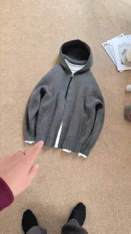 Old money style minimalist silhouette hooded cardigan sweater men's solid color knitted cardigan#OldMoneyStyle#MinimalistFashion #SilhouetteCardigan #HoodedCardigan #MensKnits #SolidColorStyle #PreppyLook #LuxuryCasual #TimelessWardrobe #CapsuleWardrobe