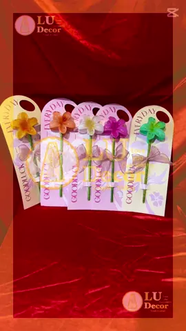 Thiệp gài kẹp tóc hoa sứ dễ thương, bìa giấy cứng gắn hoa quà tặng học sinh ý nghĩa | LU Decor #hoasu #thiepgai #xuhuong #Ludecor #keptoc