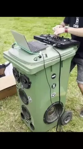 #dj #fubar #theunknownguitarist #unknownguitarist #garbage #recycle 