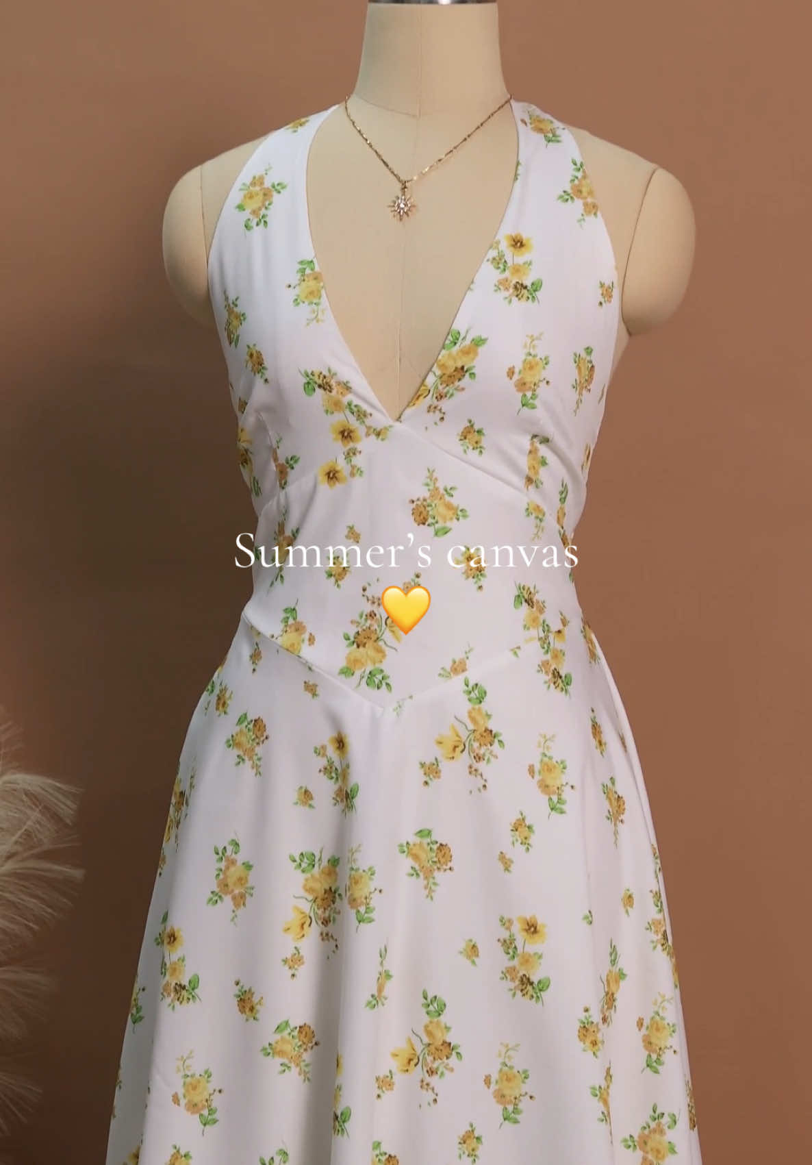 Follow for head-turners.❤️‍🔥#datenightoutfit #outfitinspo🔥 #ootn #yellowflowers #whitedress #fashion #Summer #dress #beach #🏝️ 