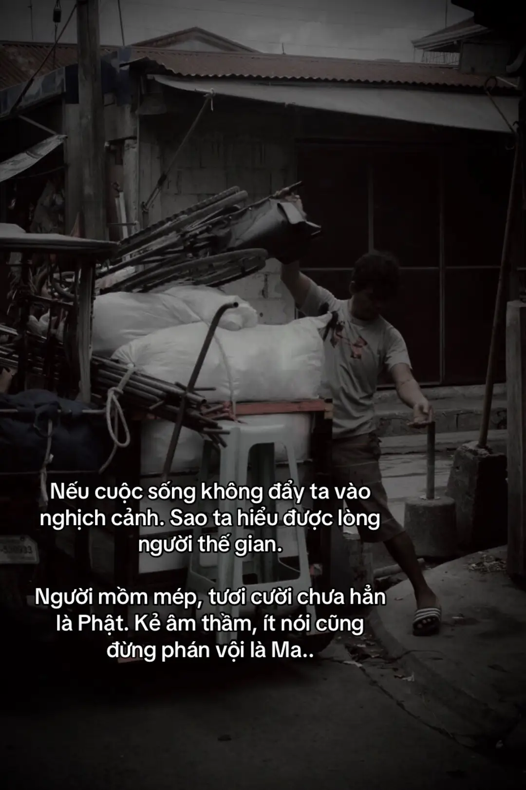 Nếu cuộc sống không đẩy ta vào nghịch cảnh. Sao ta hiểu được lòng người thế gian. Người mồm mép, tươi cười chưa hẳn là Phật. Kẻ âm thầm, ít nói cũng đừng phán vội là Ma..#viralvideo #doibac 