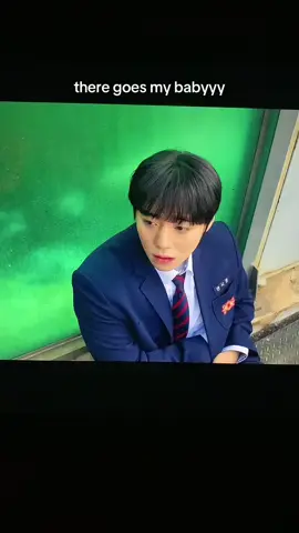 there goes my babyyy🥰🥰#weakheroclass1 #weakheroclass2 #ryeoun #twinklingwatermelon #choihyunwook #parkjihoon 