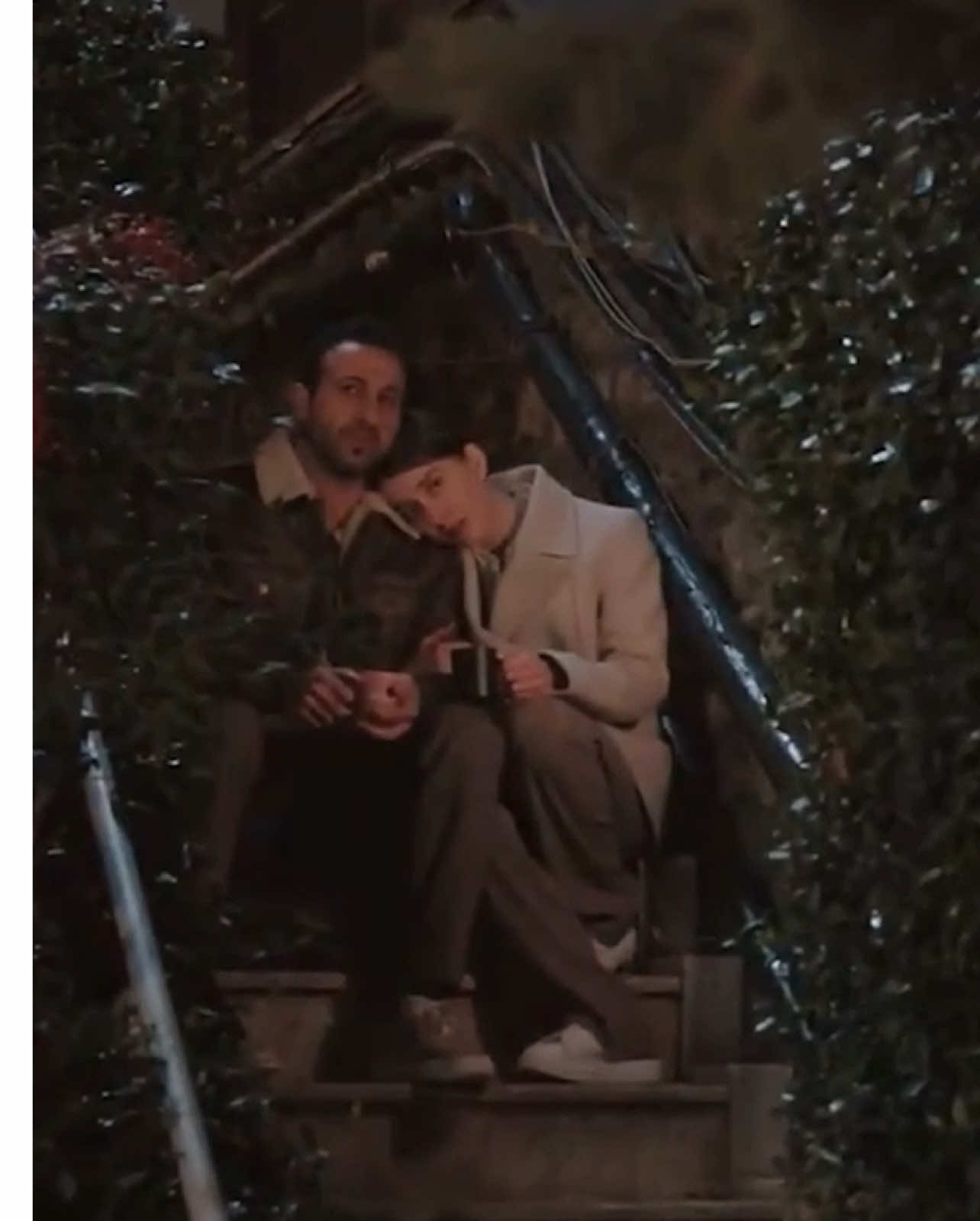 بقي مكانهم المفضل حتى بعد ماتزوجوا 🥹❤️‍🩹 - #foryou #sunakorhan #abidinsuna #طائر_الرفراف #fyp #سونا_عابدين #اكسبور_erolpxe #ErsinArıcı #BerilPozam #عابدين_سونا #مسلسلات_تركية #suna #Absun #ersber 