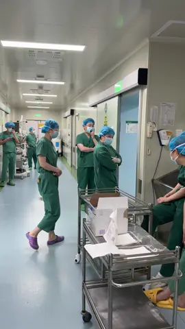 A strange scene in the operating room#doctor #hospital