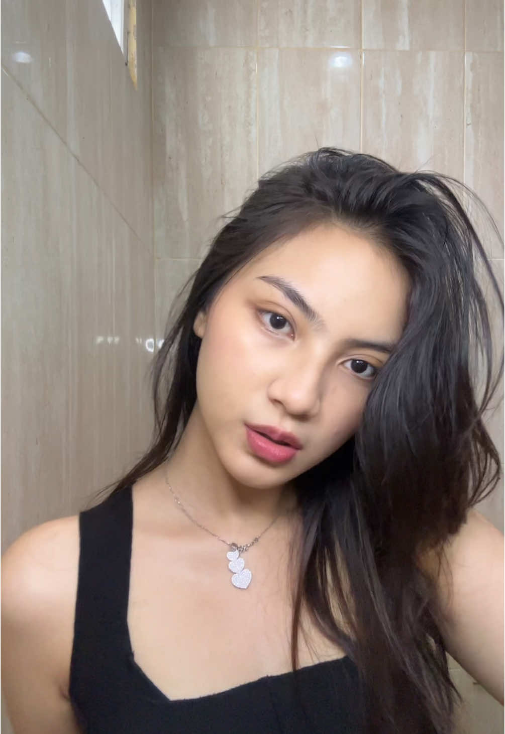 i’m obsessed with this non SLS shampoo. Rambut langsung bervolume & ringan banget! 🤍