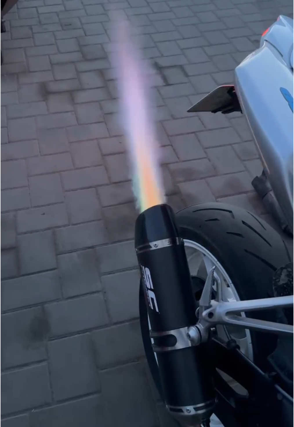 Suzuki gsxr 600 k8  Ak47 🏍️💥💥💥💥 @Laipy Stefan  #suzukigsxr  #gsxr600  #exhaustflames🔥  #popsandbangs  #scproject  #romania  #suceava  #dynotune  #motorcycleexhaust  #motorcycle  #popsandbangs  #newtrend  #hardcut  #2step