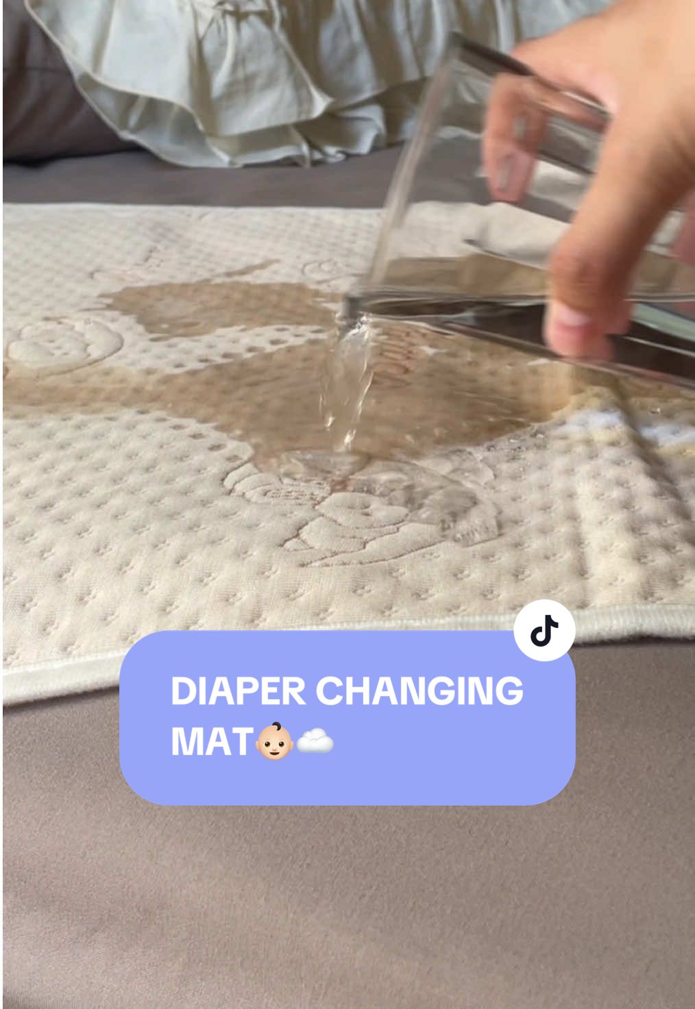 AFFORDABLE DIAPER CHANGING MAT👶🏻☁️👌🏻 #diaperchangingmat #waterproof #cotton #easytodry #babyessential #mat #nesting #nestingmommas #pregnancy #firsttimemom #pregnancyjourney 