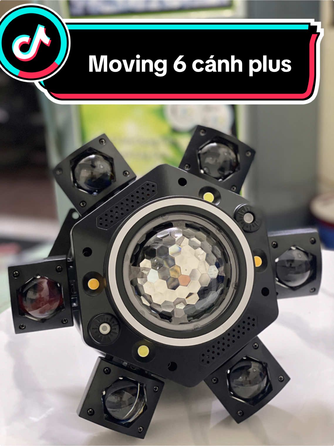 Moving 6 cánh 4 chớp Plus – hiệu ứng xoay 360°, kết hợp chớp LED siêu sáng, ánh sáng bùng nổ! Phù hợp cho sân khấu, sự kiện, đám cưới, karaoke… Không gian rực rỡ, quẩy hết mình! 🔥✨🎶#denlaser #densankhau #denbay #miax 