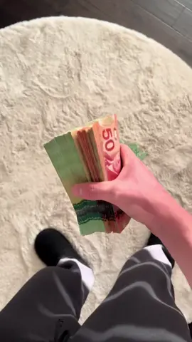 Money money money……….     #moneyspread #canadianmoney #cash #dollarbills 