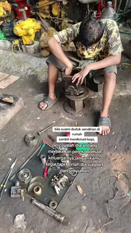 di tengah kelelahan seorang bapak yg di uji ekonomi untuk keluarga nya#fyp #viral #jawatimur #videotiktok #surabayatiktok 