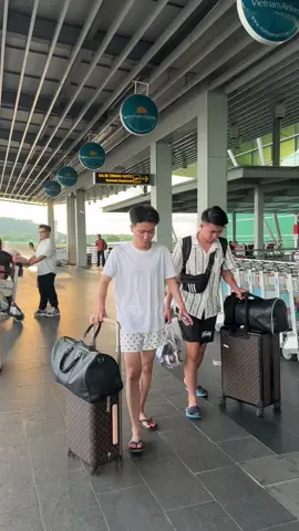 2 anh em hết tiền phong cách đi du lịch kiểu😂...#huongda 