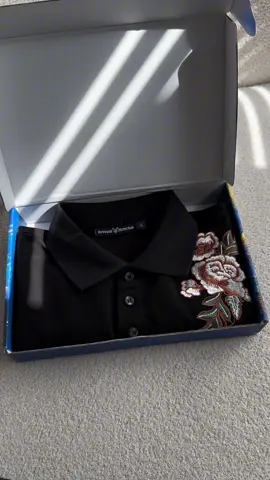 Polo floral luxe #revvour #polo #aothun #polonam #thoitrangnam #goiyphoido #phoidonam #xuhuong #outfit #hangmoive #aopolo #quatangnguoiyeu 