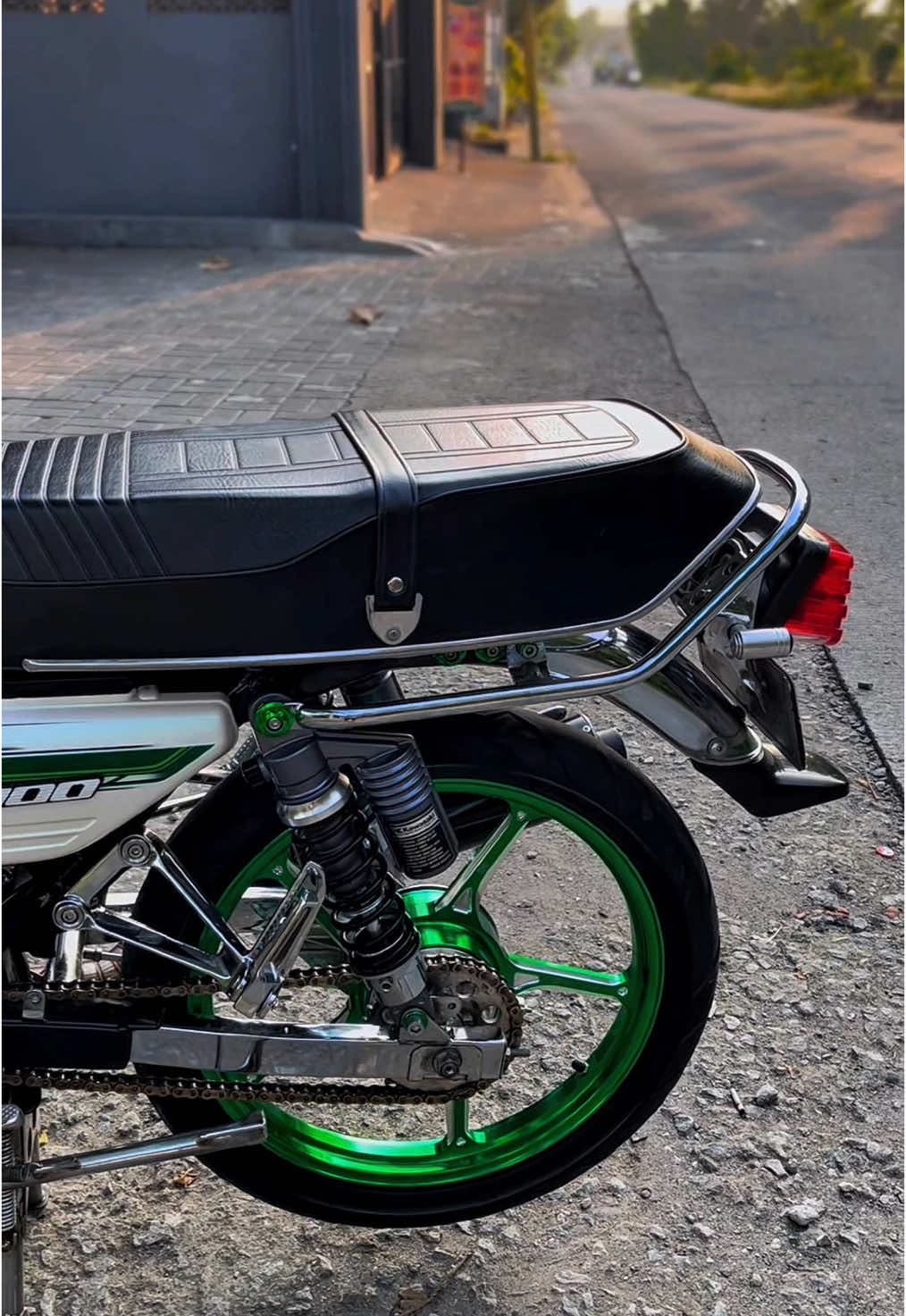 🫦 🥰 #gl100 #fyp #hondagl100 #gl100gantengstyle #gl100hitam #gl100modifikasi #cinematicgl100 #glmodifikasi #gl100putih #vndhijau 