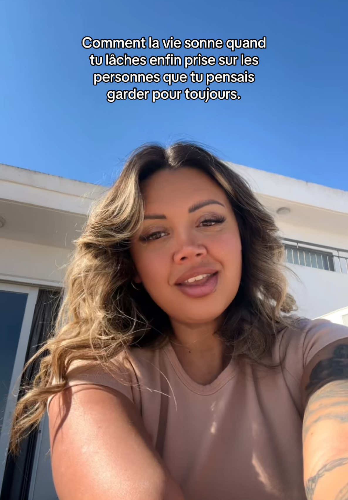 Comment la vie sonne… quand tu choisis enfin de te choisir. Quand tu laisses partir ce qui te retenait, même si tu pensais que c’était “pour toujours”. Spoiler : c’est souvent là que tout commence vraiment. IG : angievaneyck  HASHTAGS : #lacherprise #renaissance #evolutionpersonnelle #choisistoi #newchapter #selfgrowth #HealingJourney #letgo #libertéémotionnelle #amourdesoi #vibrationspositives #soulwork #transformationpersonnelle #mindset2025 #innerpeace