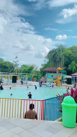 Maa syaa allah tabarakallah nyenengin anak dulu🥰.    @Aminrivaldi   #CapCut #kolamrenangbanjarbaru #kolamrenangidamanbanjarbaru #fy #fyp #fypシ゚ #fyppppppppppppppppppppppp 