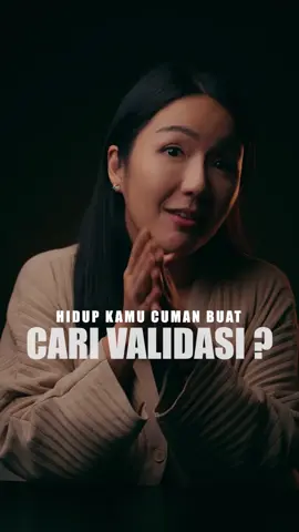 Tenang… kamu gak lebay. Otak kita memang didesain cari validasi. Tapi kalau kita terus hidup dari pujian dan likes, kapan terakhir kali kita dengerin suara dari dalam? Komen CUKUP kalau kamu mau belajar validasi diri sendiri ✨ #ValidasiDiri #HealingInnerChild #StopPeoplePleasing #HidupUntukDiriSendiri #EmotionalGrowth #SelfWorthJourney #IrenetheJournal 