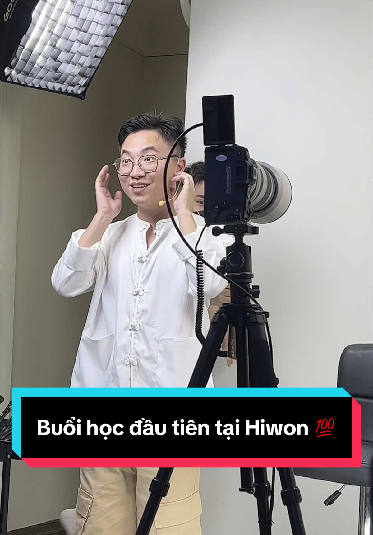 Ngày đầu tiên đi học tại @Hiwon Makeup & Academy tới rồi đâyyy 💯 #hiwonmakeup #hiwonmakeupacademy #makeupartist #thanhhuyenmakeup #xuhuong 
