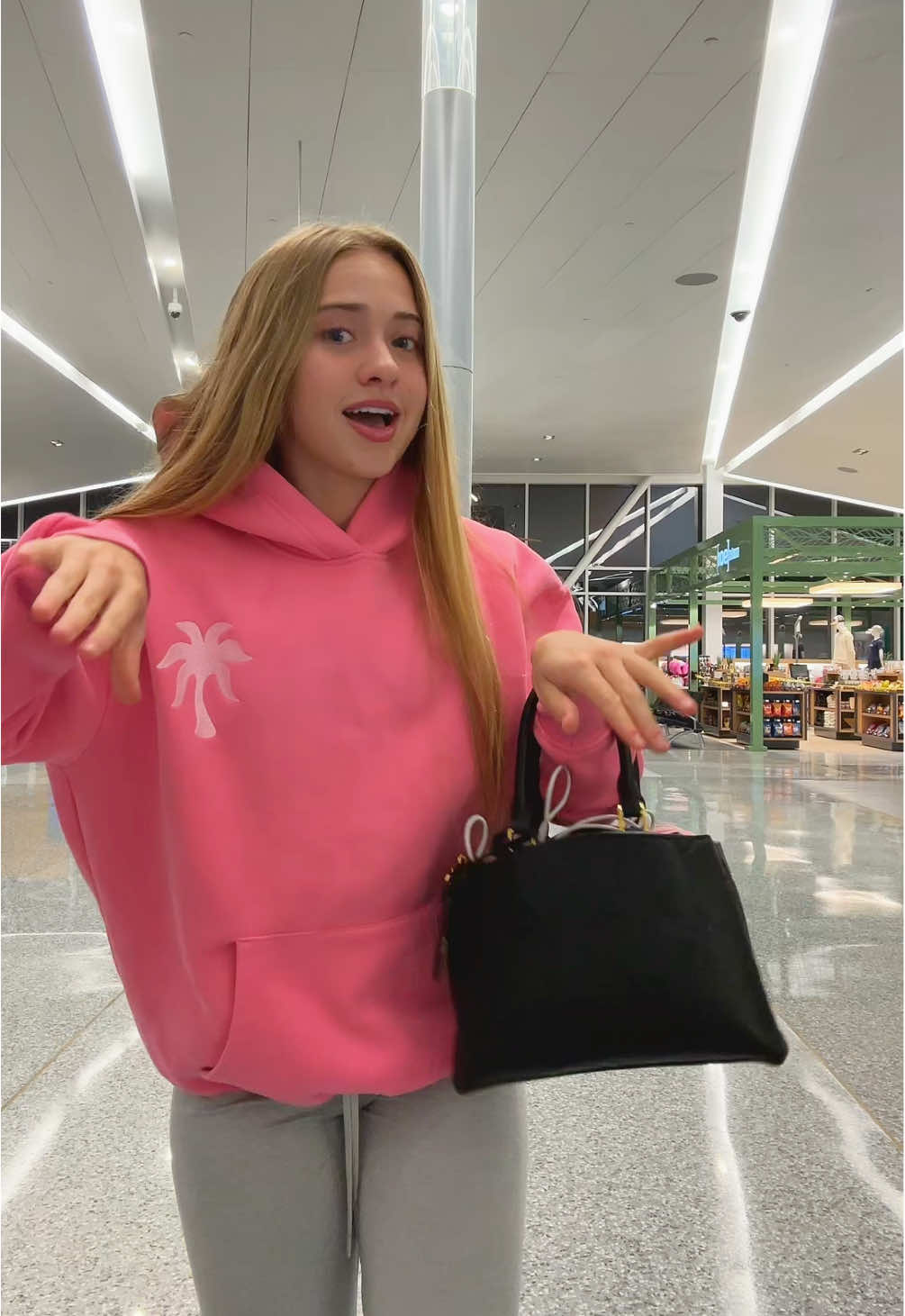 GUESS WHERE IM HEADED???✈️✈️✈️ @PINK PALM PUFF 