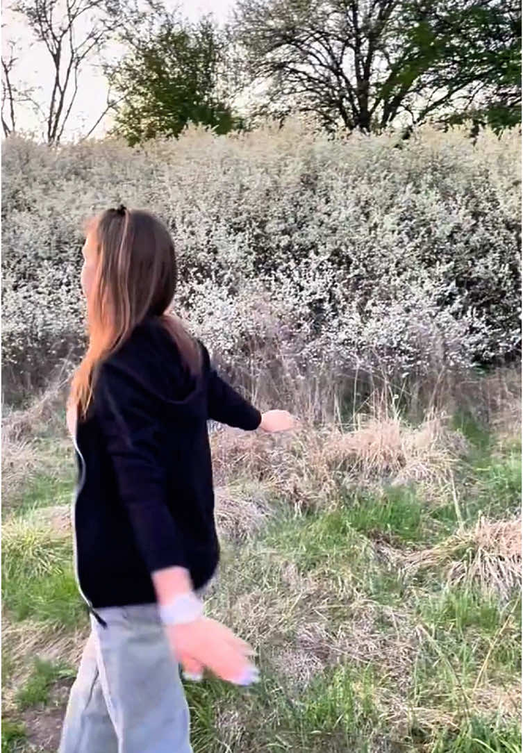 Обожнюю цей вайб села, особливо коли поруч найрідніші люди ❤️❤️❤️ #село #україна #рідні #життя #щастя 