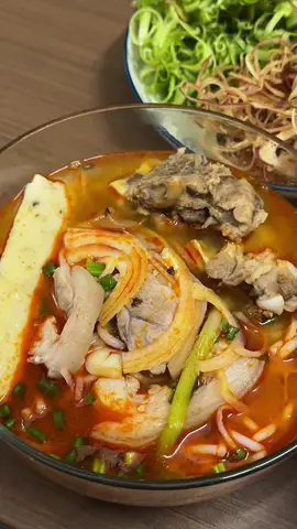 Bún bò Huế đêe🤭 #bunbohue #ancungtiktok #xuhuong #LearnOnTikTok #xh #viral #netflix 