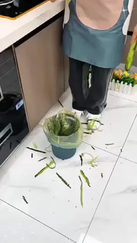 Tempat sampah digantung di dinding terlalu mudah.#foryou #goodthing #fyp #tiktok #sampah 