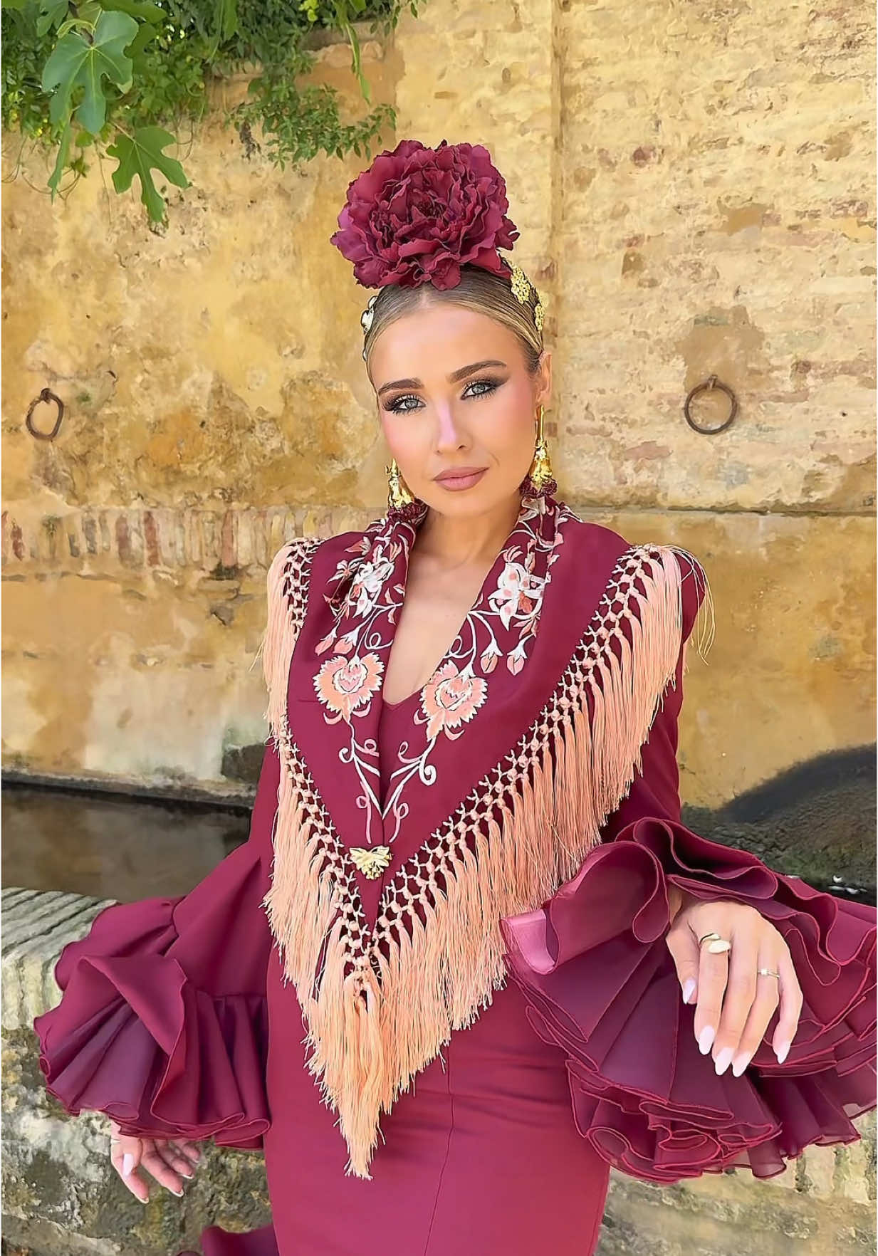 LOOK 2 FERIA MAIRENA DEL ALCOR  •Vestido Anguas Ruiz  •Mantoncillo @Maricarmen Nuñez Fernandez  •Pendientes @Carmen Sanchez Romer  •Flores @flamencacom_  #Flamenca #lookflamenca #feria #feriaabril #mairenadelalcor #sevilla #OOTD #outfit #look #Viral #parati 