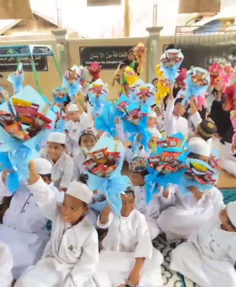 Masya Allah tabarakallah 100pcs bouqet snack untuk anak yatim Berkah selalu @ytmk  Terima kasihbatas kepercayaan nya untuk 100pcs bouqet snack #buketbunga #buketbanjarbaru #buketmartapura #buketsnackmurah 