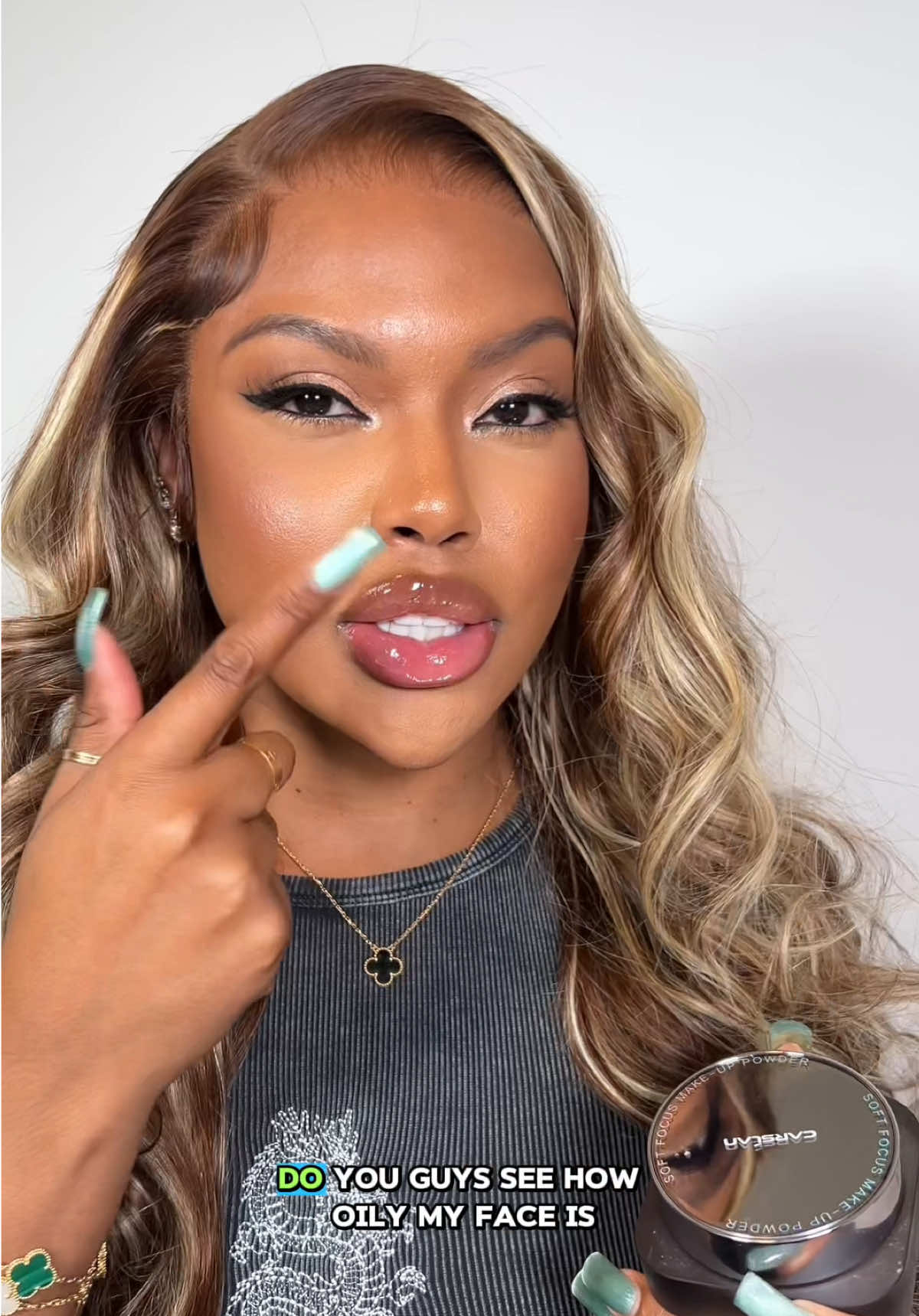 A must try powder if you want that soft filtered touch @carslan_us   #makeup #softfocus #loosepowder #fyp #carslanmakeup 