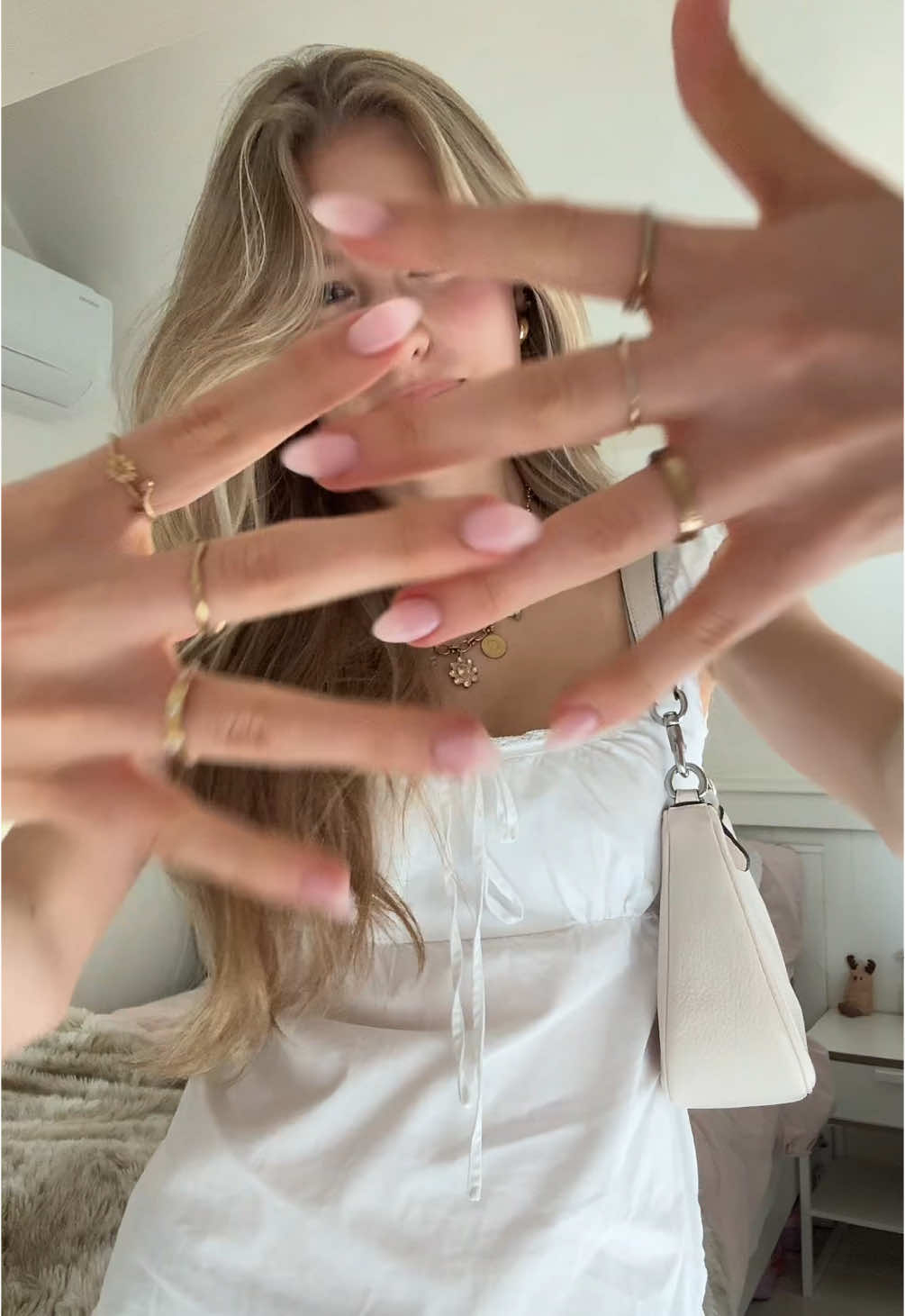 omfg not the curls in my hair disappearing in the second clip 🥲 Anyway new spring nails!!!!! 🌸#nails #naildesigns #nailinspo #springnails #springnailinspo #blowout #fitcheck #pinterest #springfashion #hairstyle 