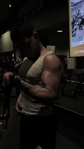 Biceps à la poulie #fyp #pourtoi #basicfit #nopainnogain #muscle #motivation #belgium #Fitness #workoutmotivation #body #bodybuilding #Summer #tik_tok @Basic-Fit Belgium 